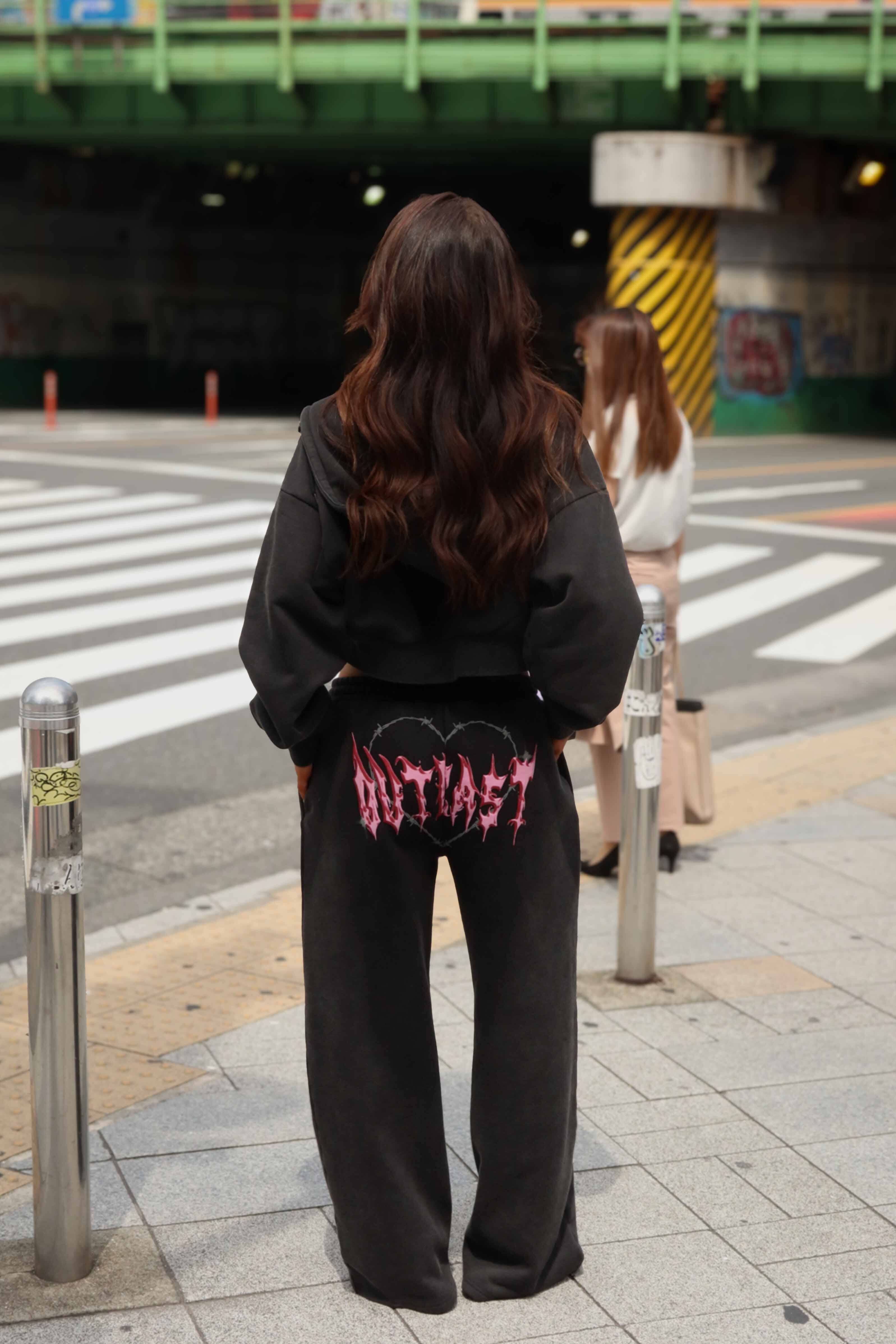 NYA CROPPED HOODIE WASHED BLACK - Image 9