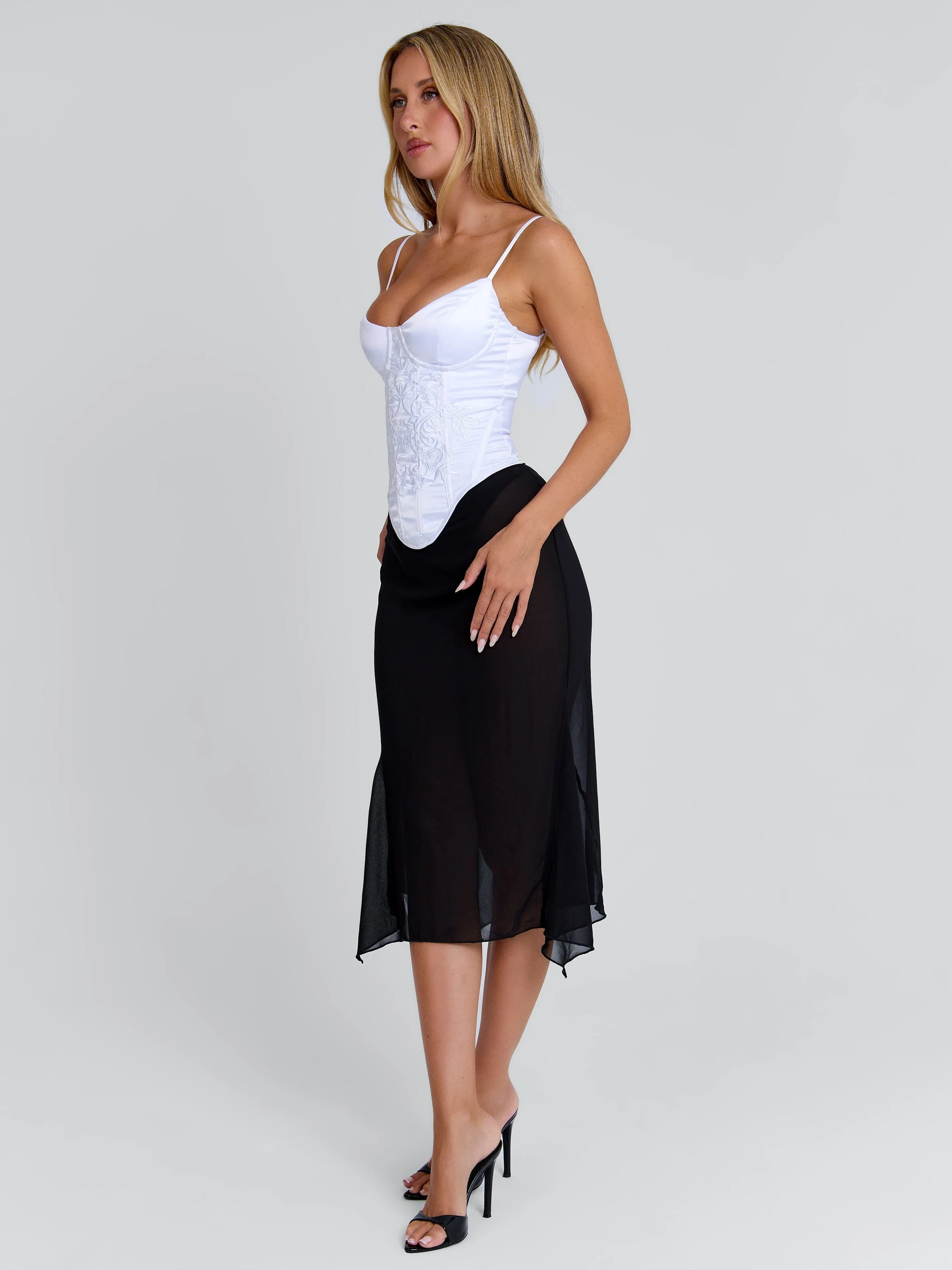KAILEN MIDI DRESS WHITE BLACK - Image 4